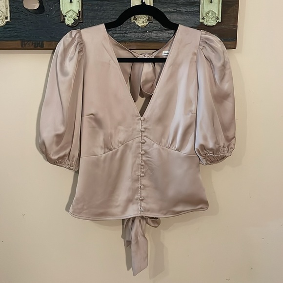 Abercrombie & Fitch Champagne Satin Blouse with Open Tie Back Size Small - Picture 4 of 17